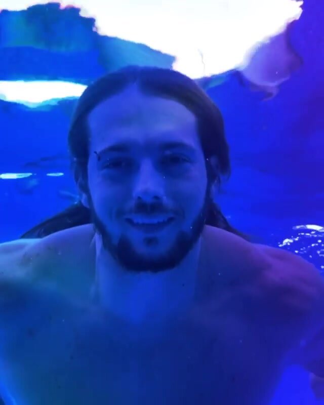 Merman Thommy barefaced underwater
