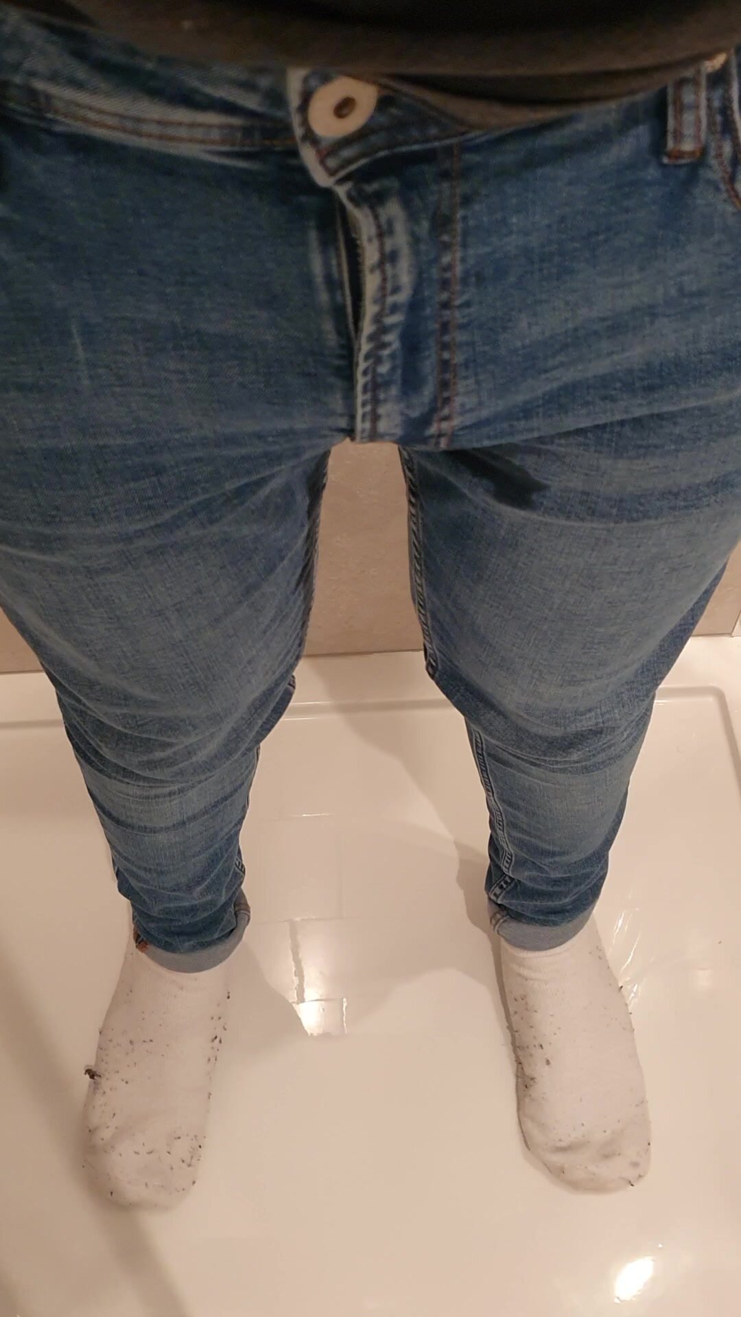 Peeing my jeans - video 2