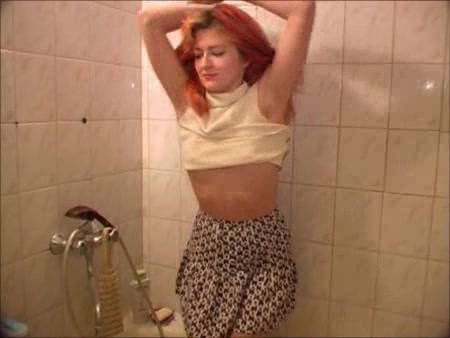 lovely red head strips and pisses alot into tub