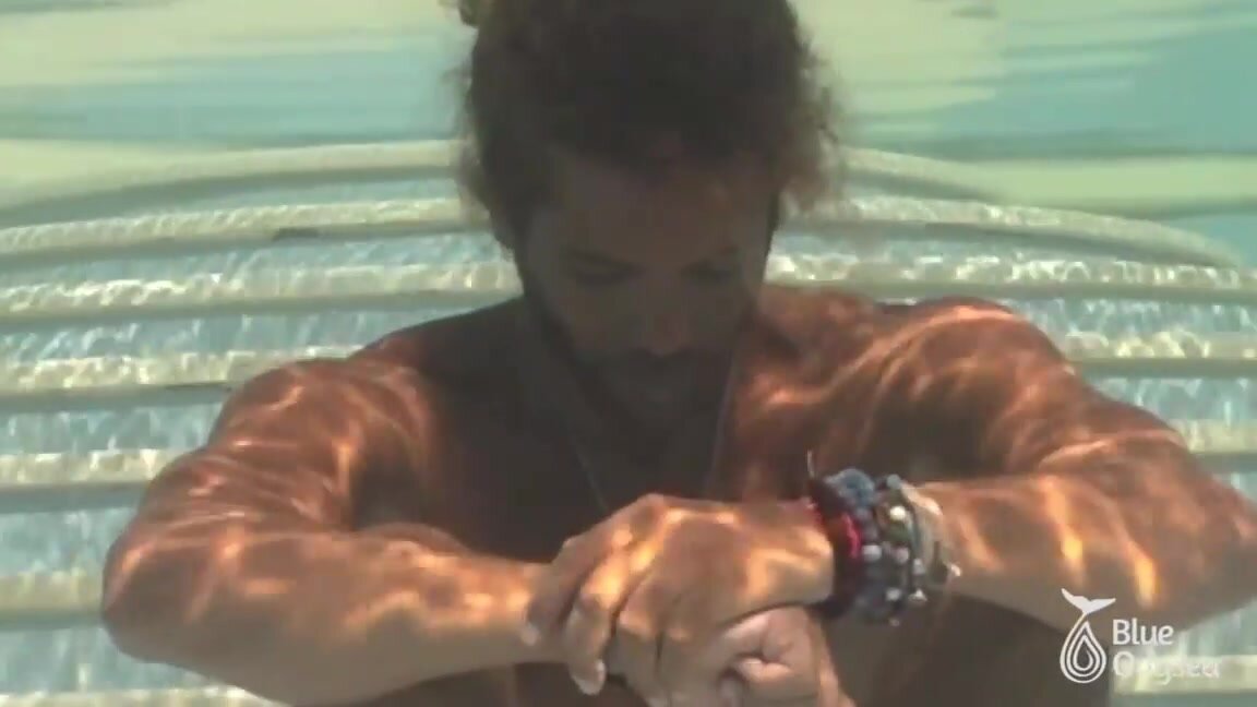 Khaled breatholds barefaced underwater