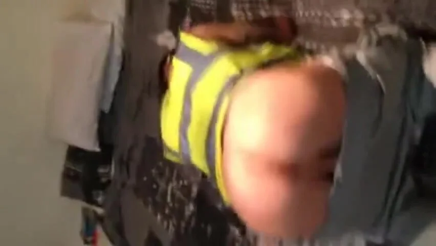 Builder Gets Horny In Hi Viz