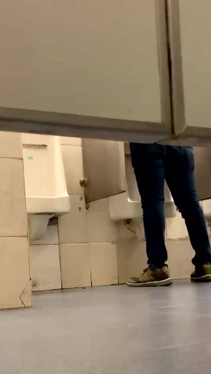 twink in the toilet - video 6