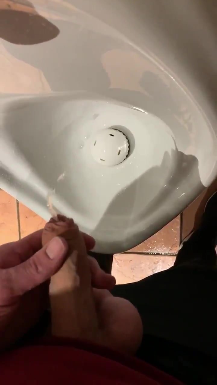 Piss at work - video 9