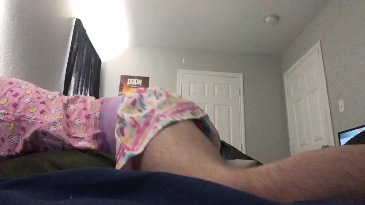 Diapers: Diaper Sissy humping his diaper - ThisVid.com