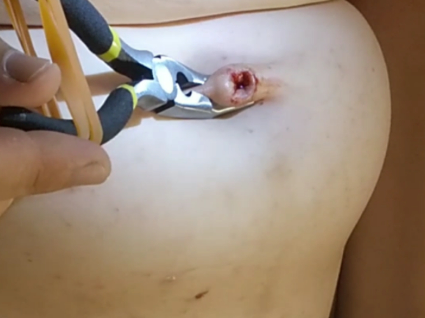 navel play - video 18