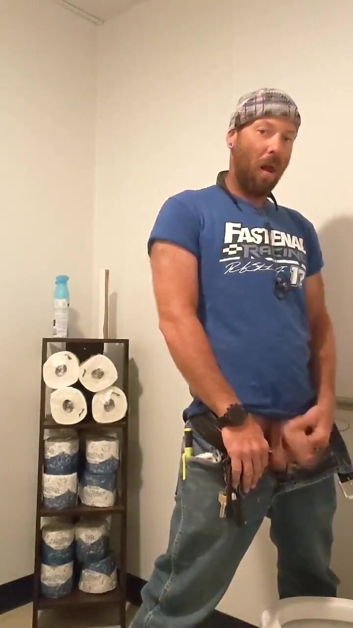 GAY DADDY LIKE PISSING SHOW 2