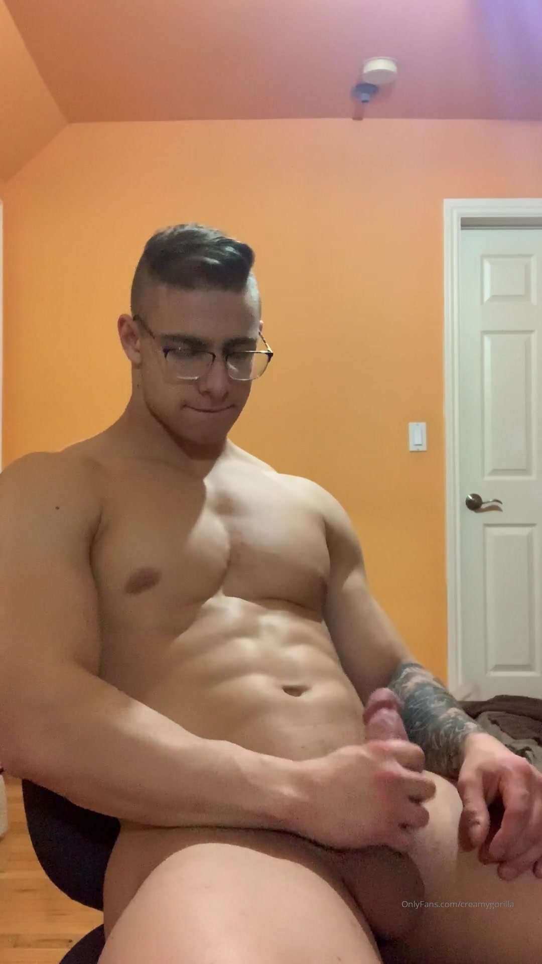 STRAIGHT MUSCLE Babe CUMMING ON CHEST ThisVid Com