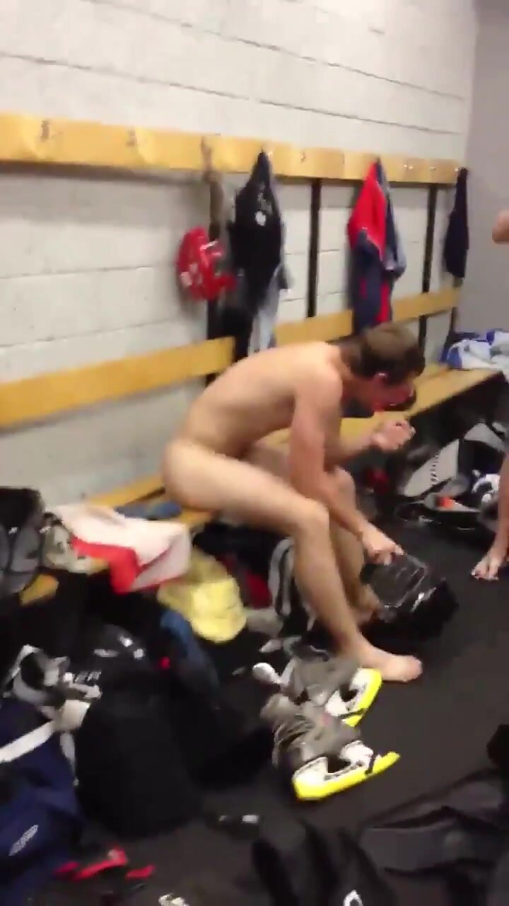 hockey-players-behind-scenes