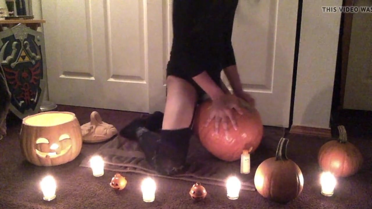 Happy Halloweeny Pumpkins - video 9