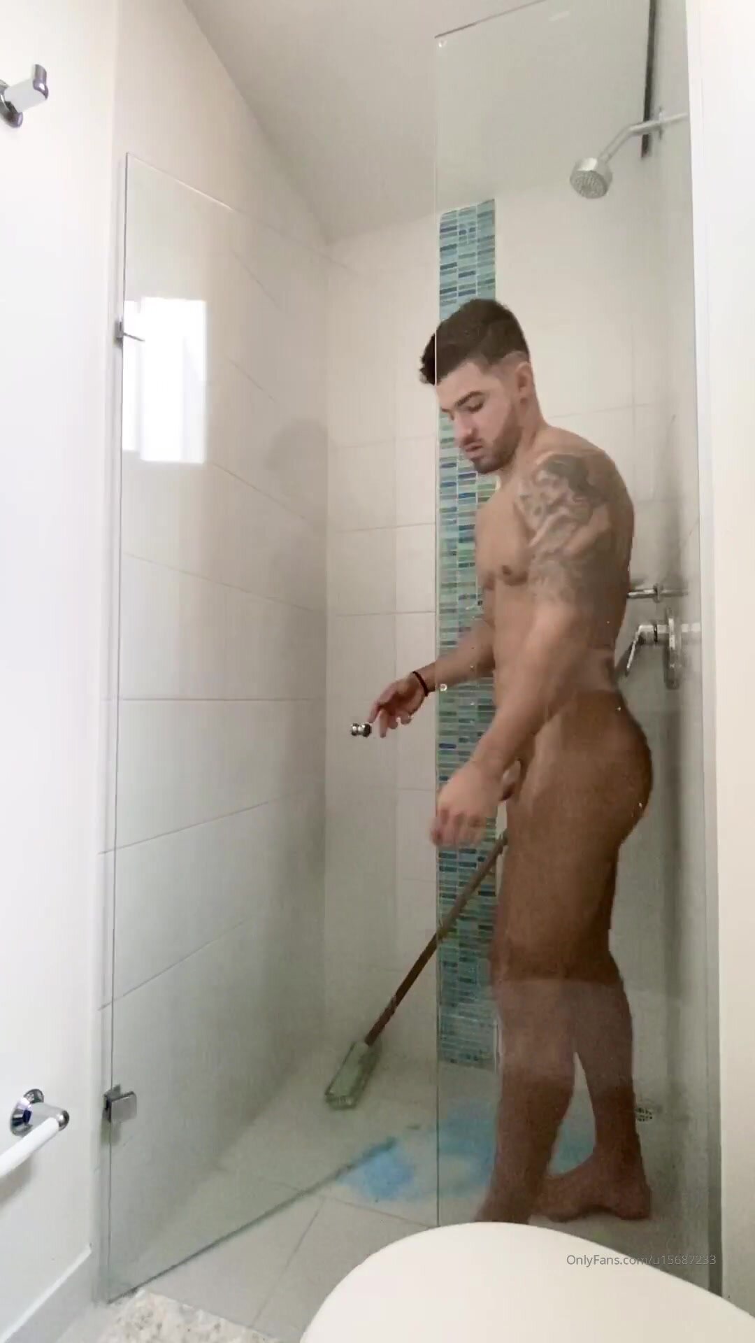 SEXY EDWIN IN HIS SHOWER SO SEXY