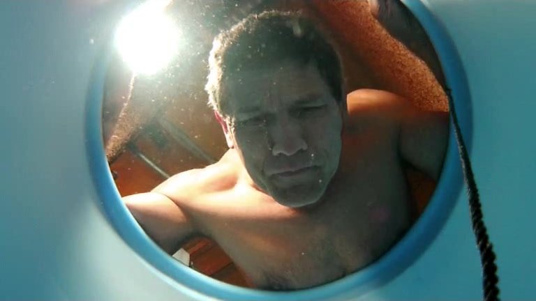 Underwater barefaced breathold in tank