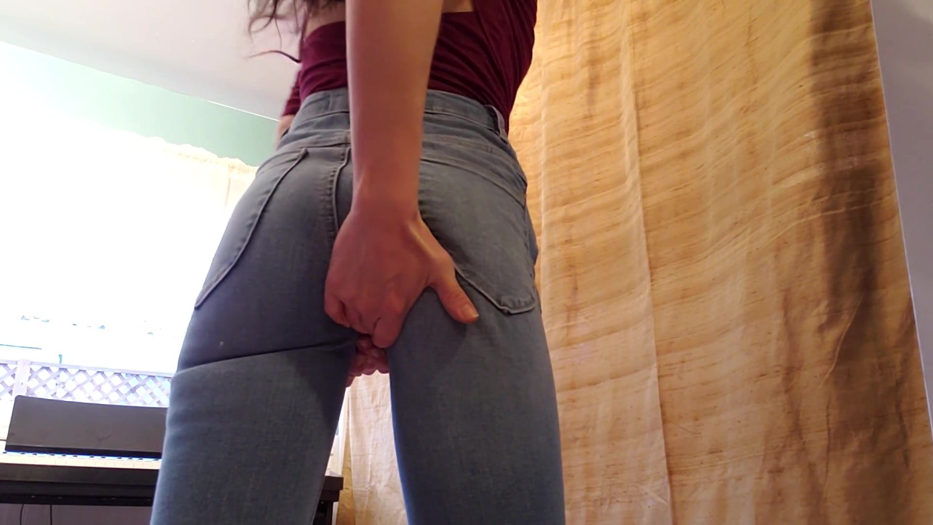Jeans pissing #2