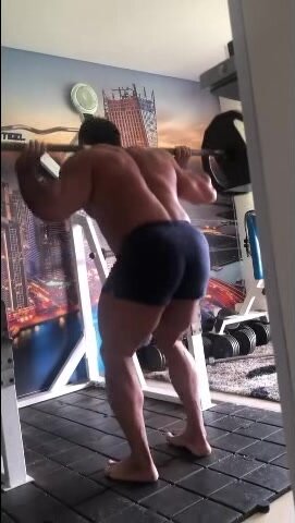 Colombian Bodybuilder work out