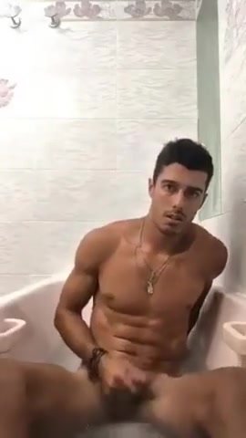 Jerking off in the Bath Tub