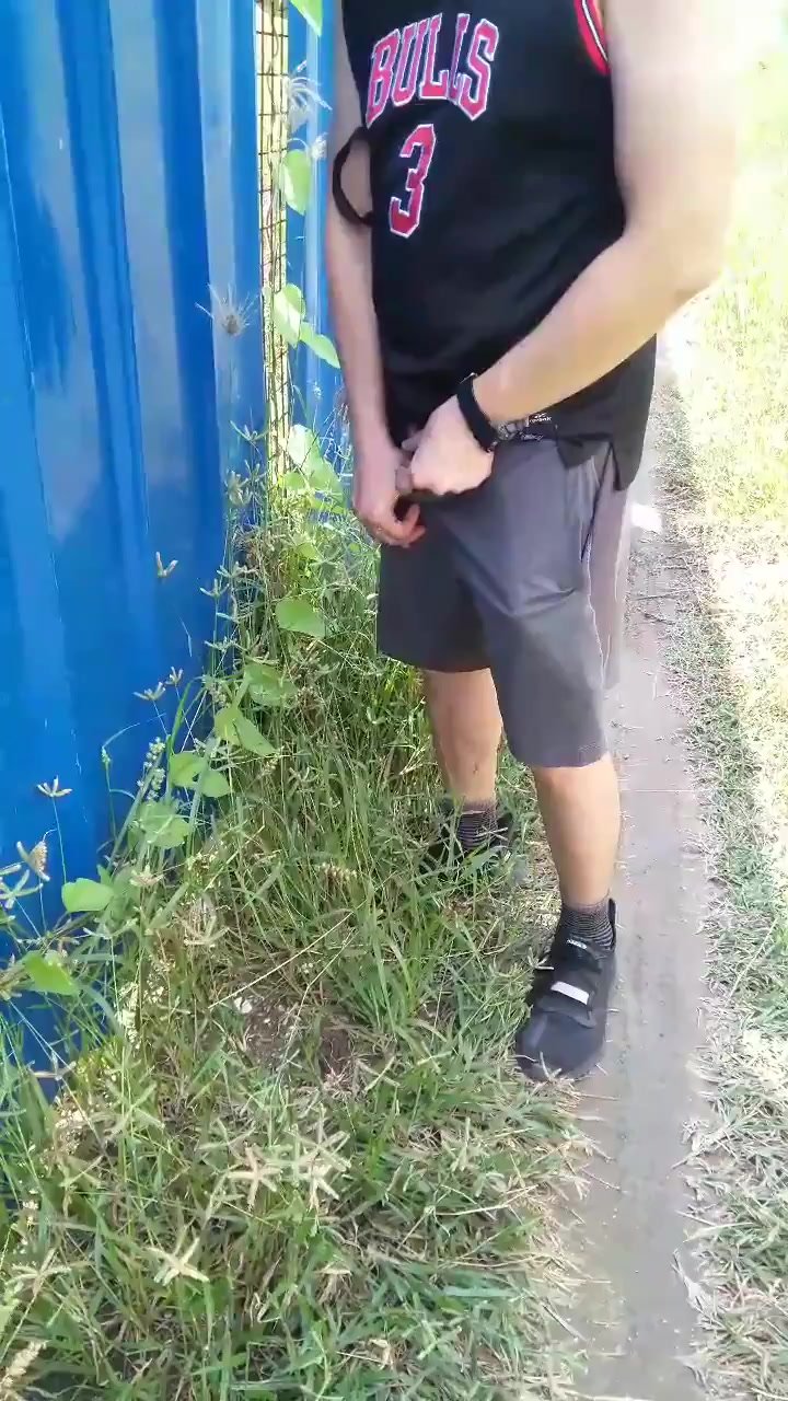 CATCHING MEN PISSING OUTSIDE - video 2