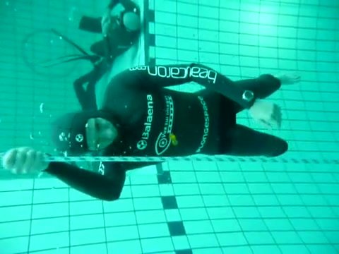 Alain breatholds barefaced underwater