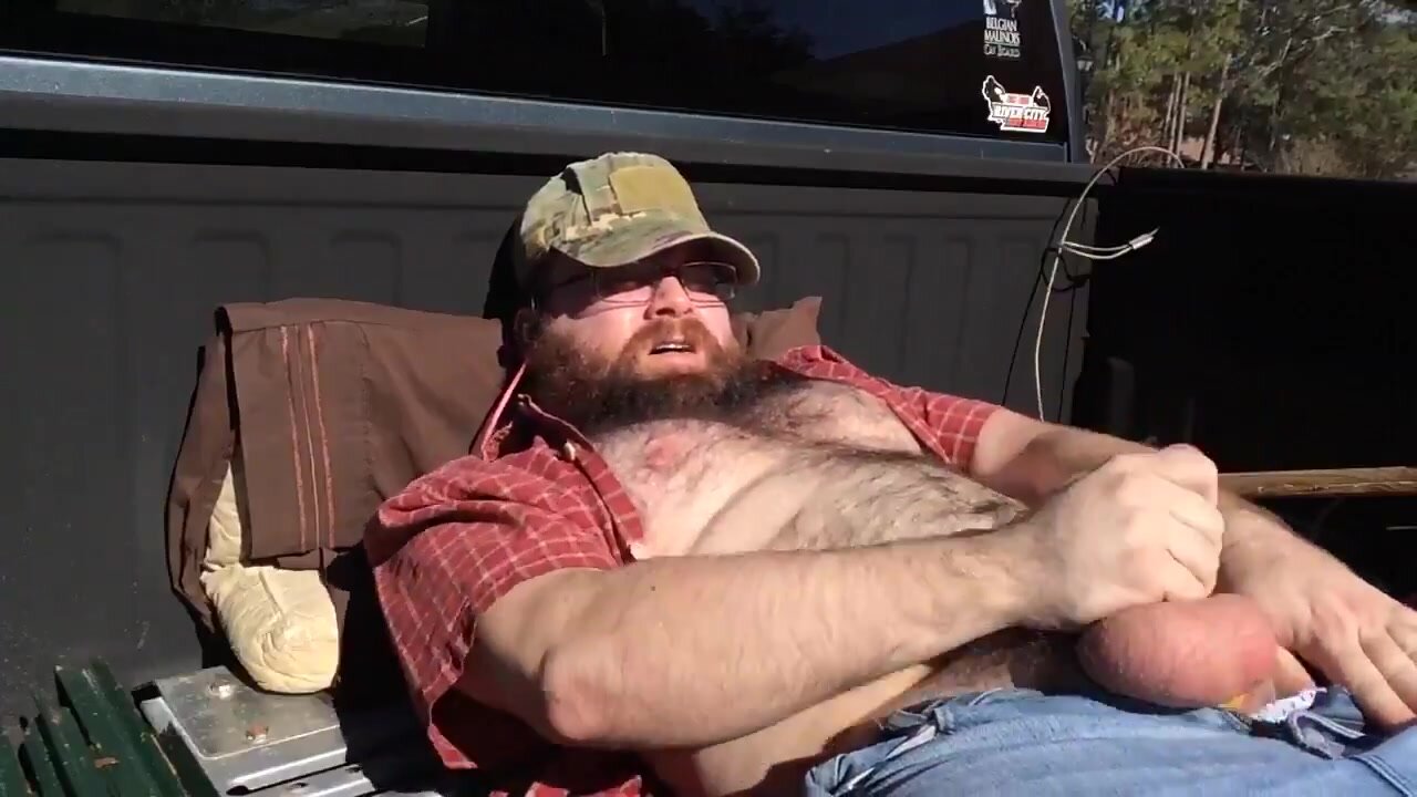 Redneck cum fountain in pickup bed