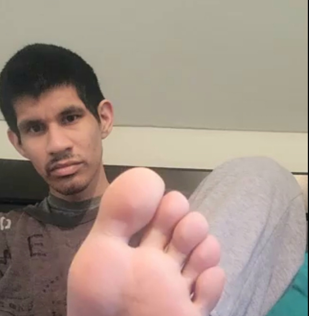 Eric's big foot up close