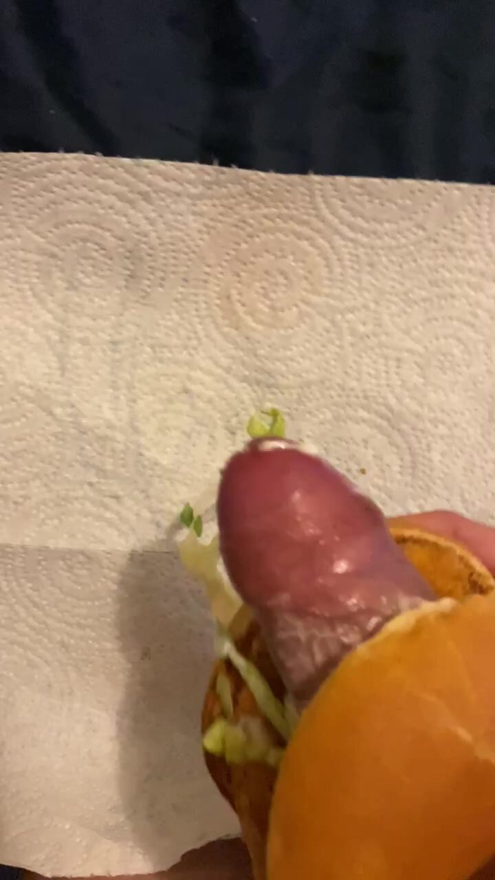 Teen fucks a burger and cums