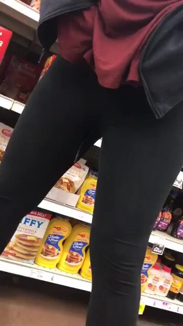 Pee jeans in a supermarket