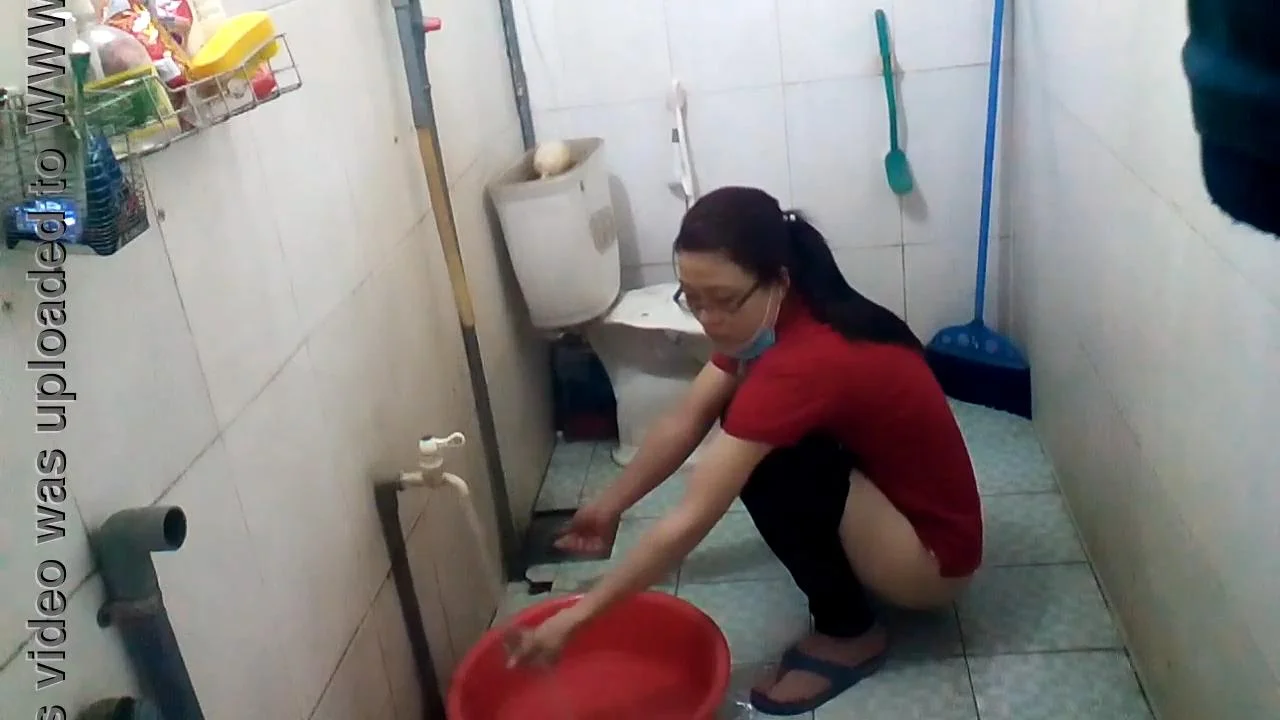 vietnam toilet pee voeur 