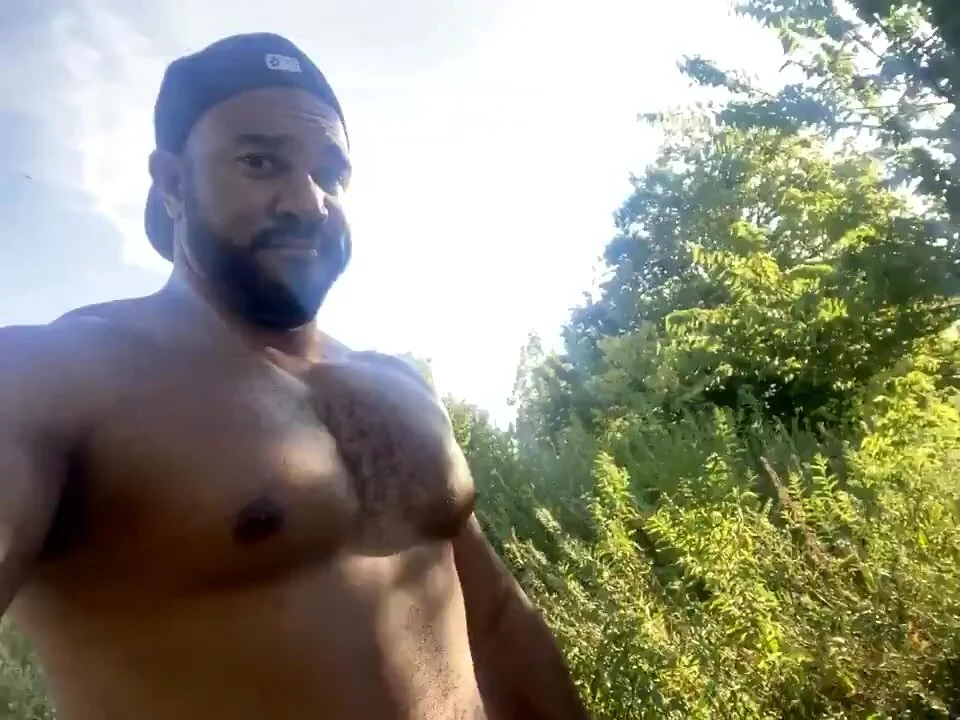 BIG MEN PISSING OUTSIDE 47 ThisVidcom