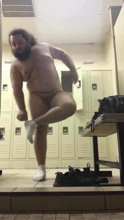 Vet gets naked in gym locker room