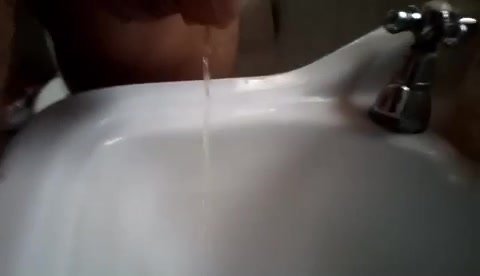 bath piss - video 2