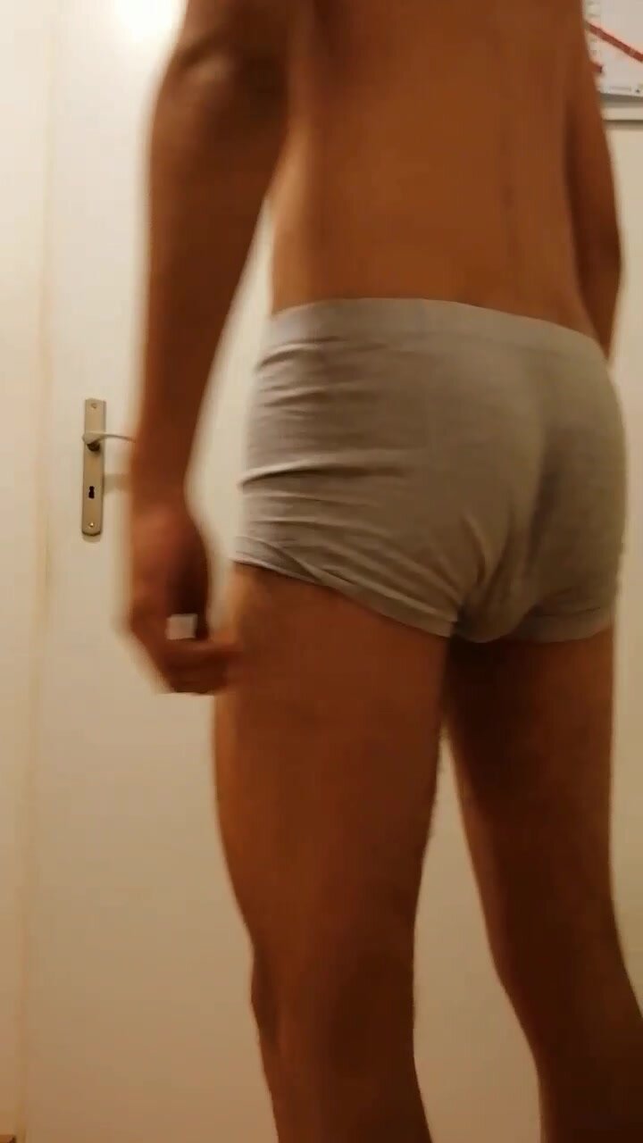 Pissing and shitting in my pants, wanking with it [NO CUM]