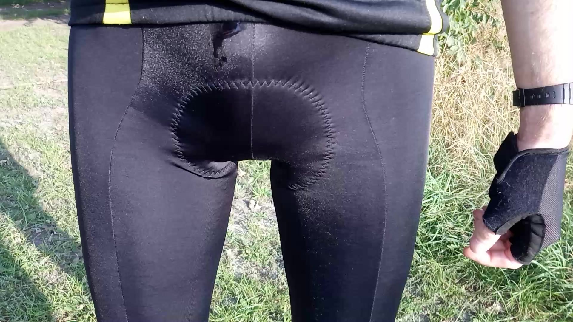 Wetting my Bike Pants outdoors