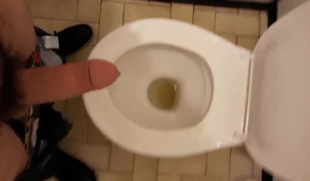 pissing at work - video 2
