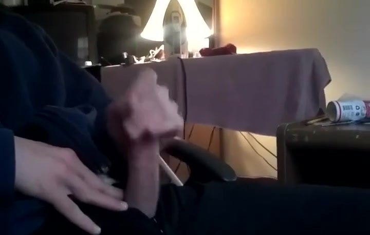 Guy gets horny roommate to jack off