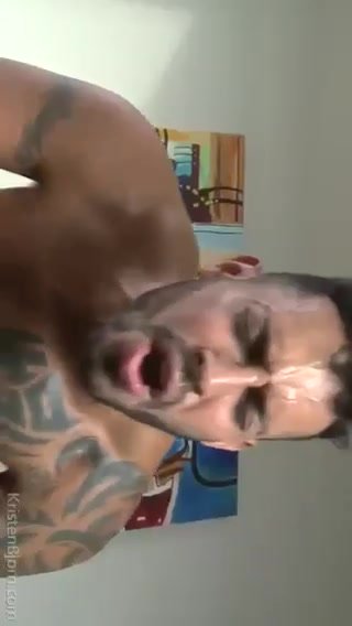Muscle man swivels dick in ass
