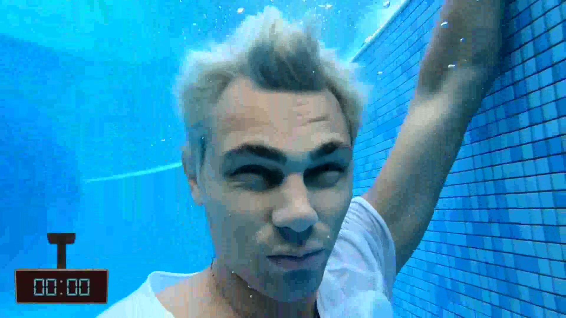 Bleached hair boy breatholds barefaced underwater - video 2