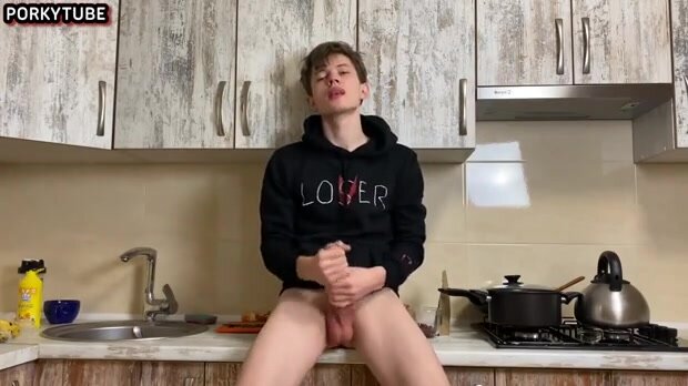 Nice Twink whit Monsters Cock Jerks and Cums