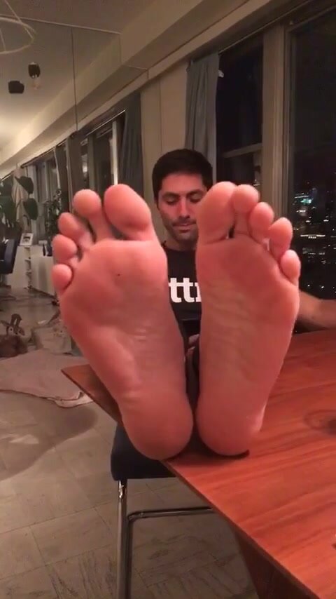 Nev Schulman Shows Off His Perfect Feet