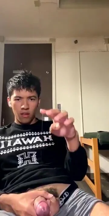 Hawaii College Student Jerking Off in Dorm - ThisVid.com