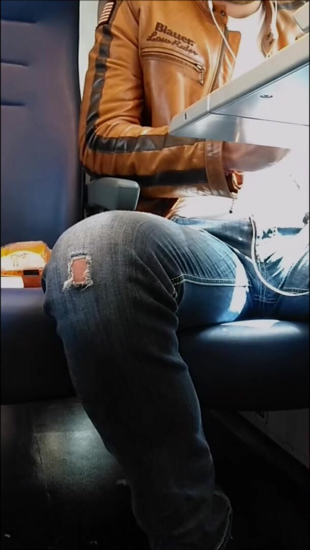Delicious str8 handsome guy\