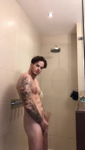 Hot Dude Solo Wank in Shower