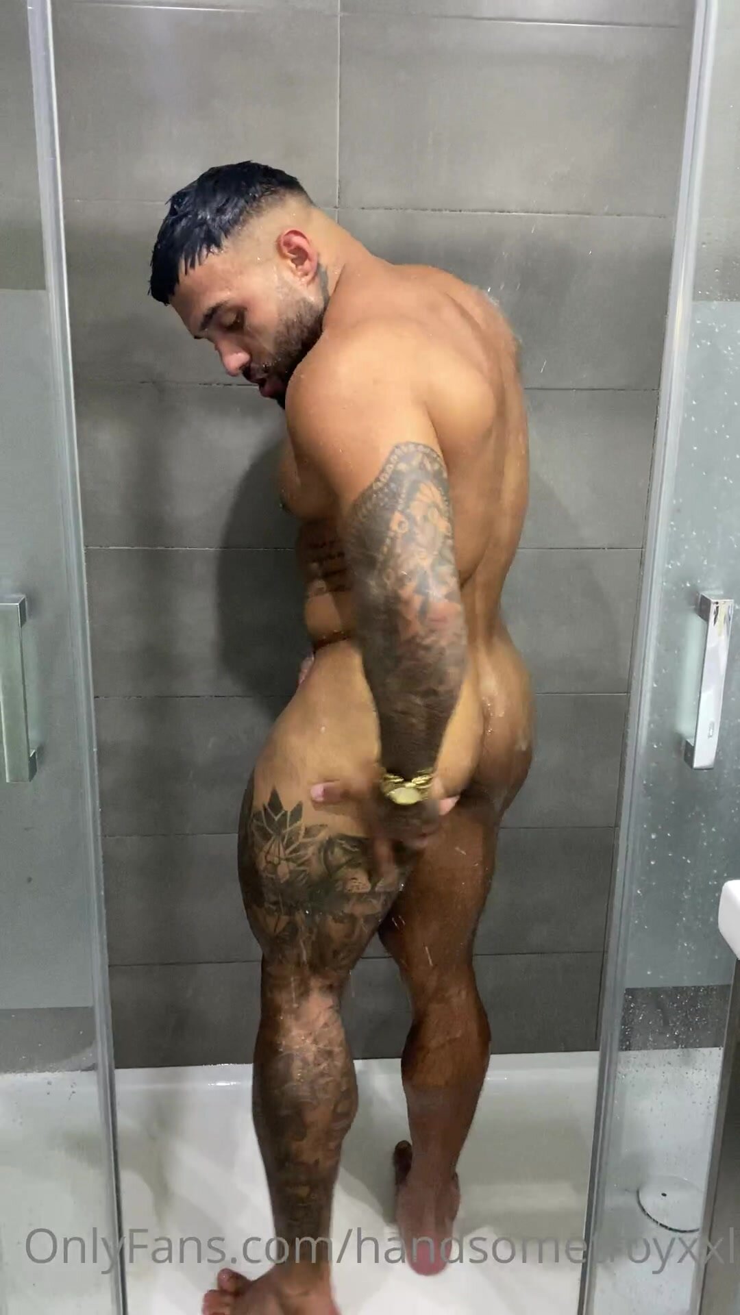 Latin muscle shower