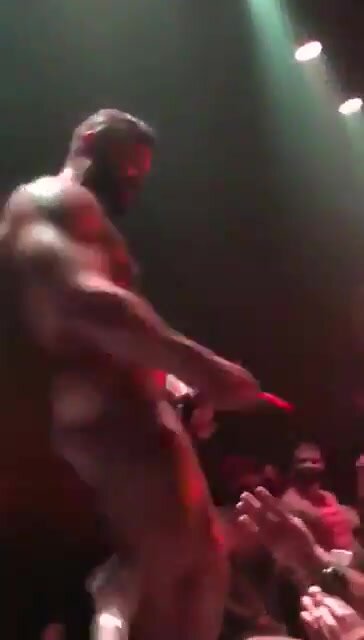 muscle stripper let audience touch dick