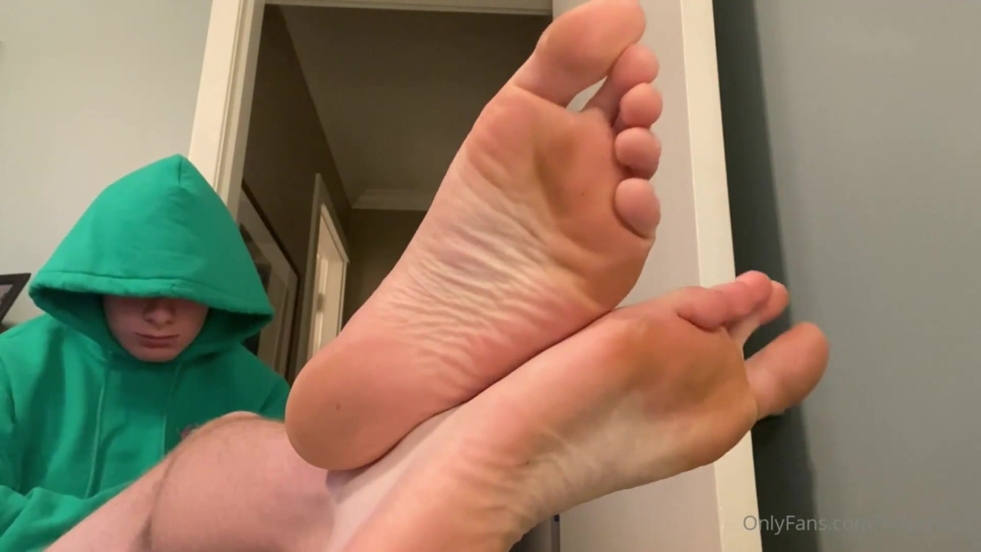Twink Masters Big Feet