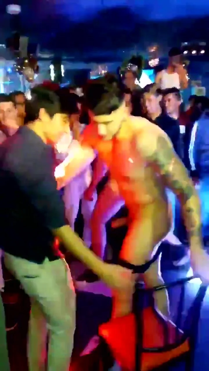 2 male stripper let audience touch body pic