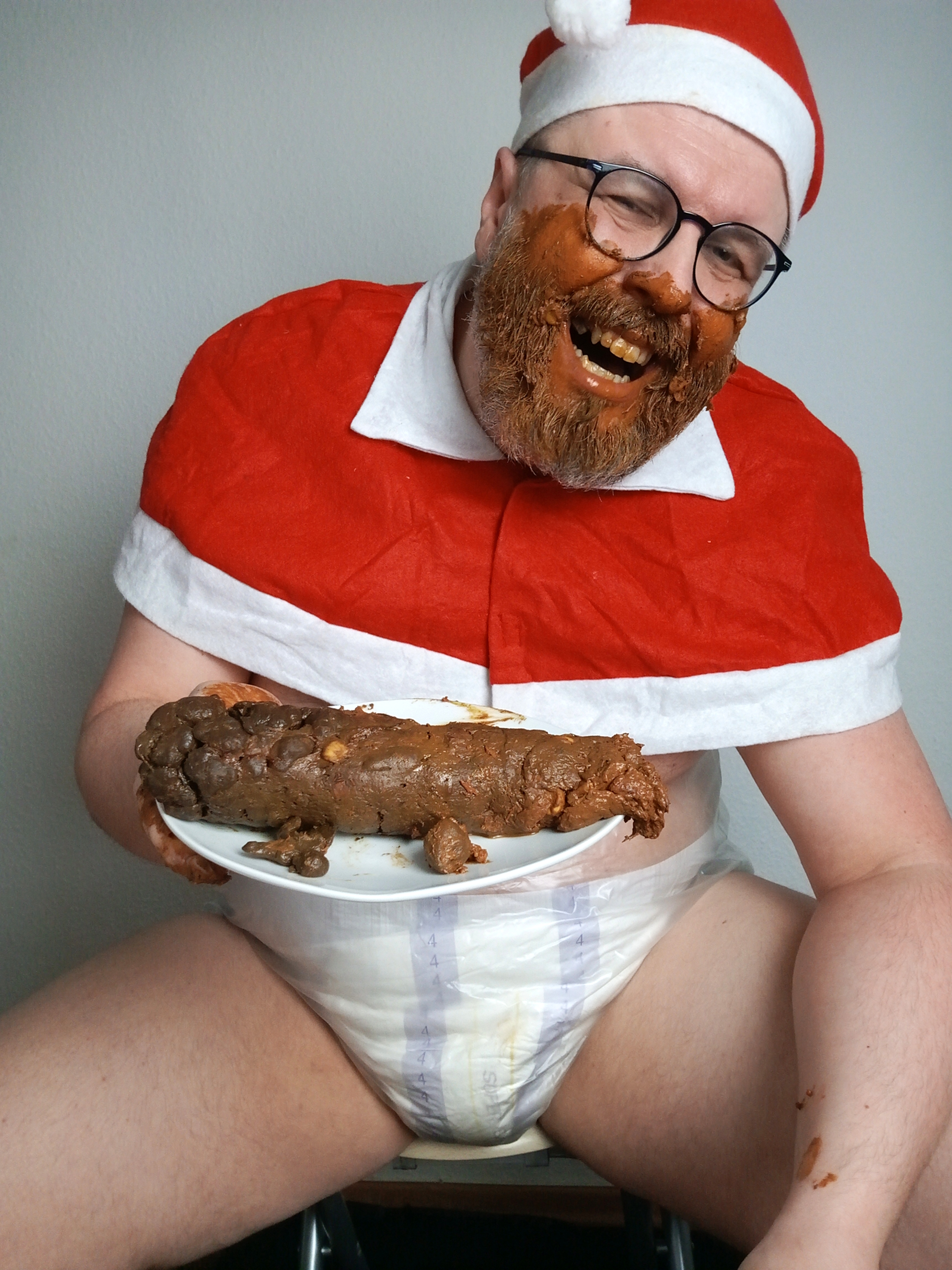Scat Santa's 2020 Diapered Shit Session - Eating & Smearing Pt. 1