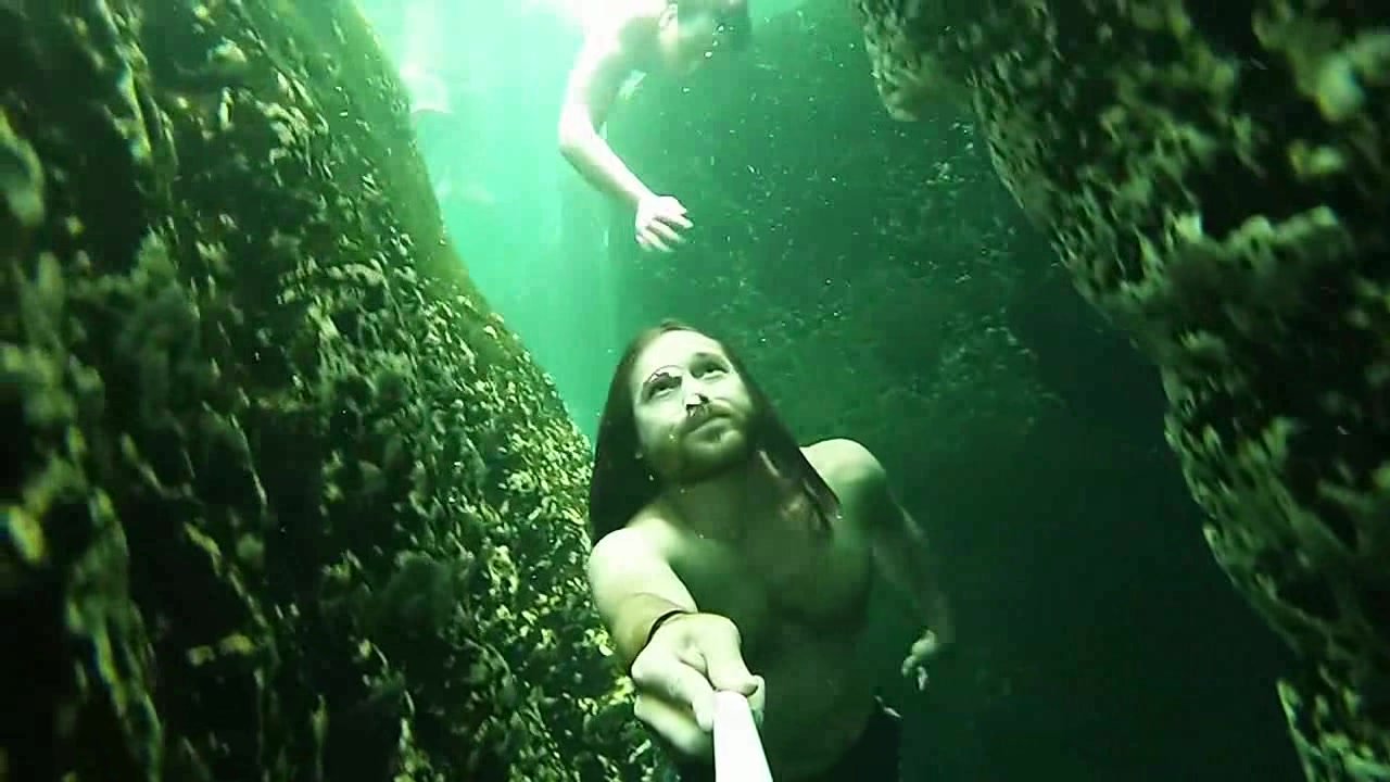 Freediving barefaced underwater in springs