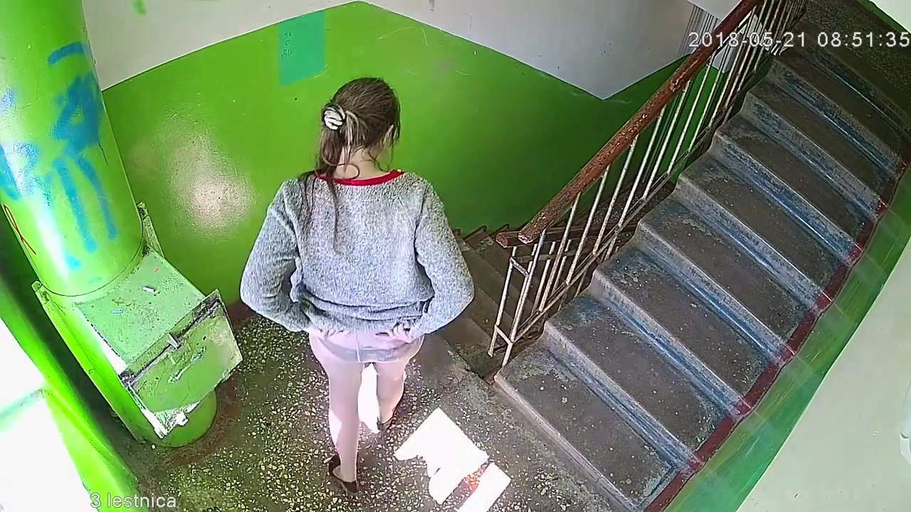 Drunk girl pisses in stairwell