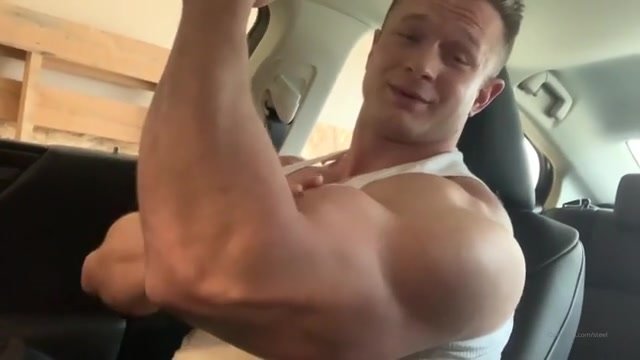 Straight Bodybuilder / Worship : Hot As Fuck