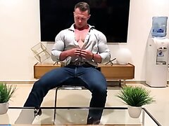 Straight Bodybuilder / Worship : DANIEL  Hot As Fuck