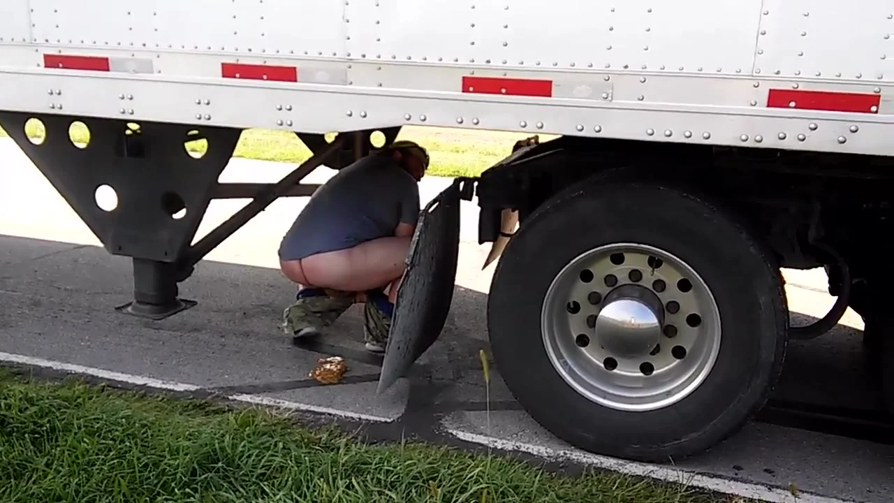 Trucker caught shitting - ThisVid.com