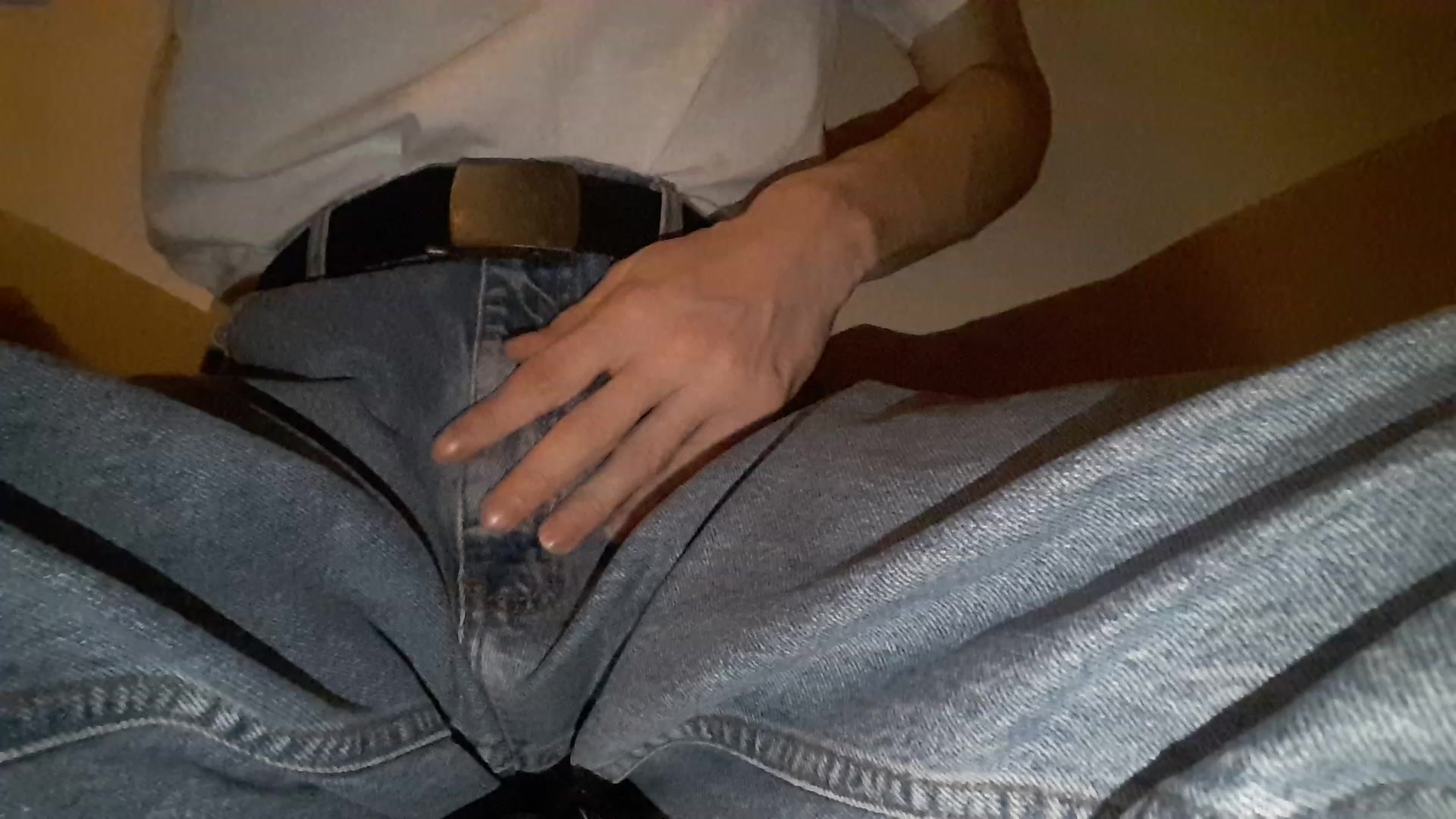 Wetting my jeans part1